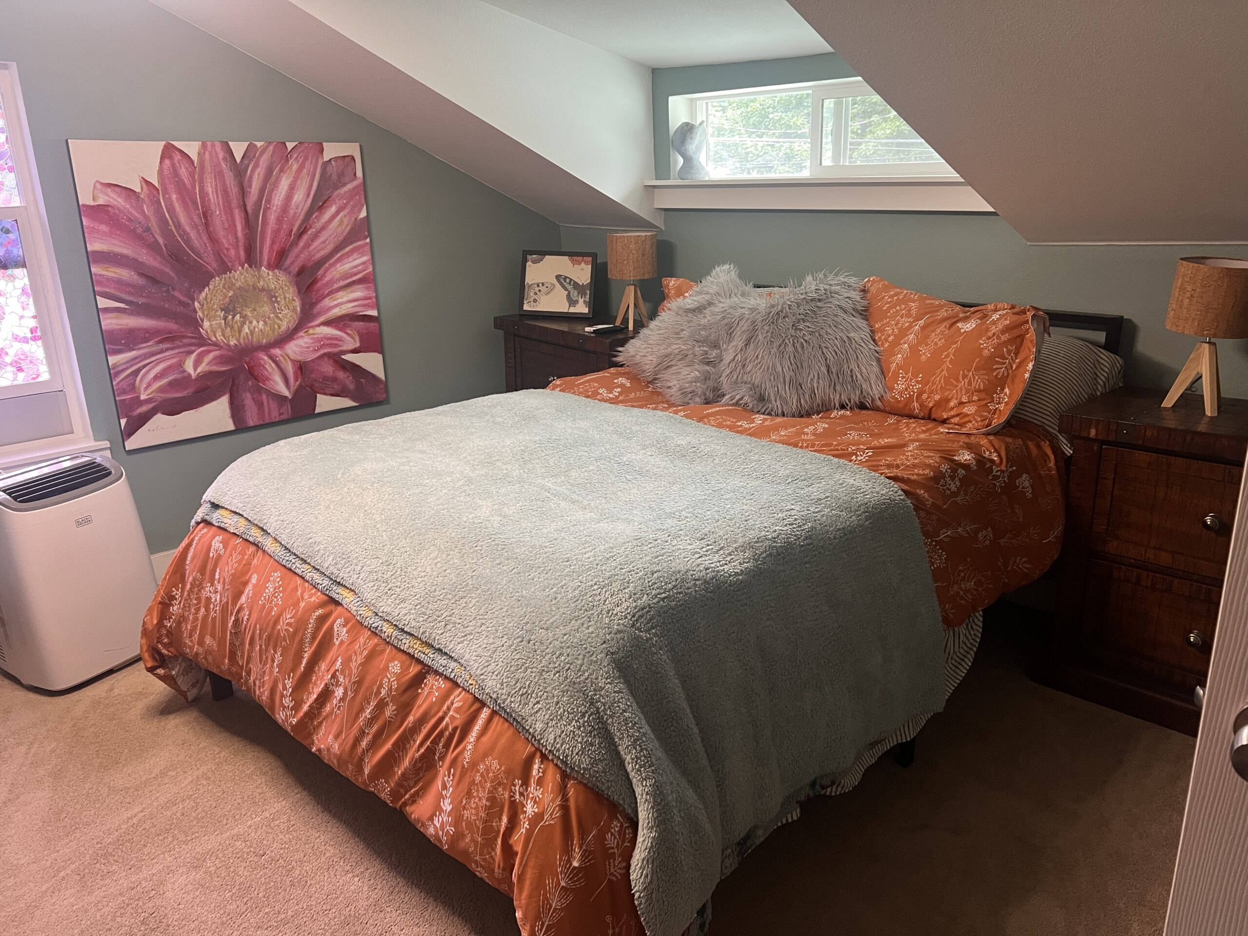 Hood River 4-Bedroom Rental Near Trails, Parks, and Medical Services