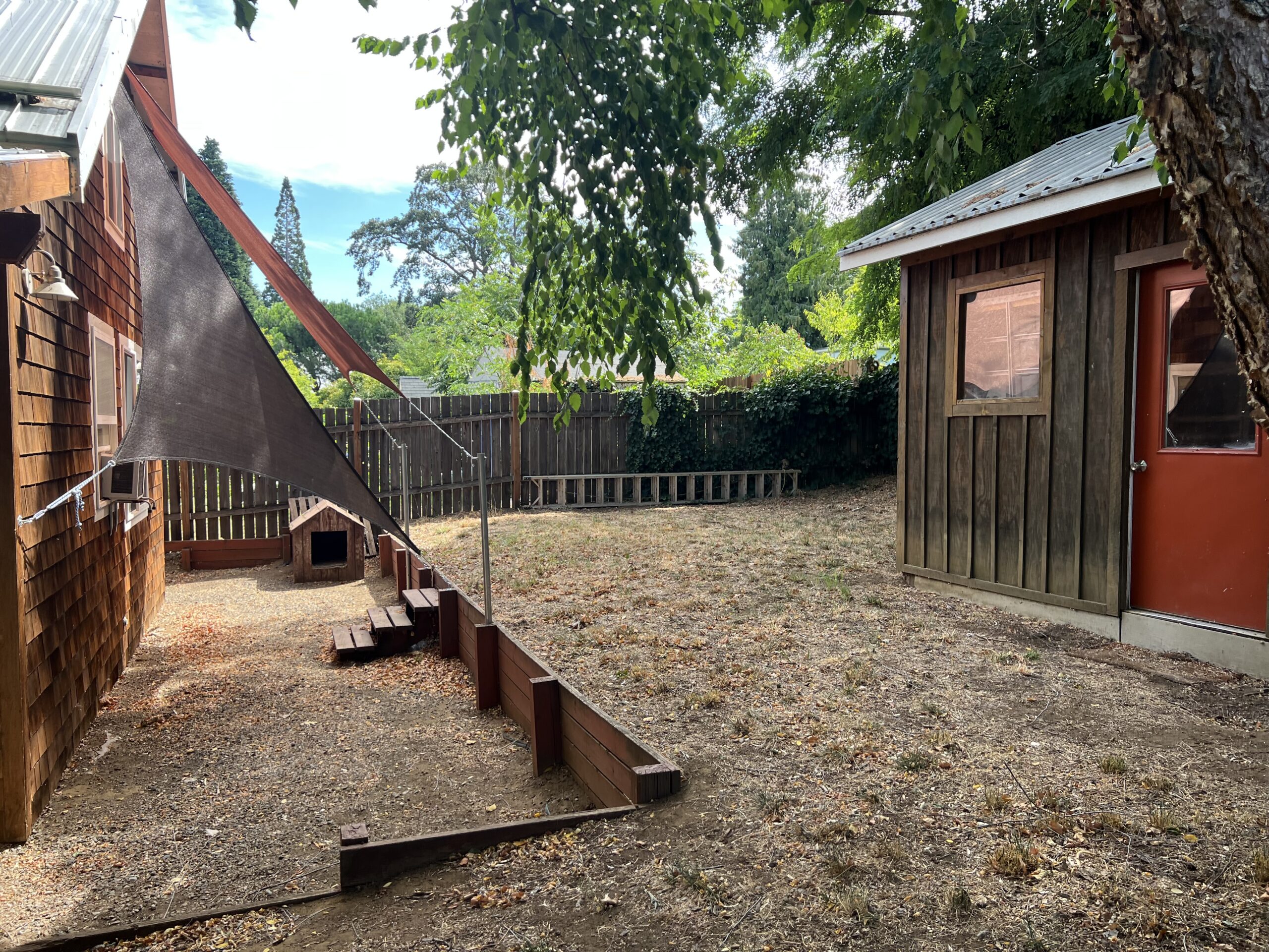 Furnished home in central Hood River