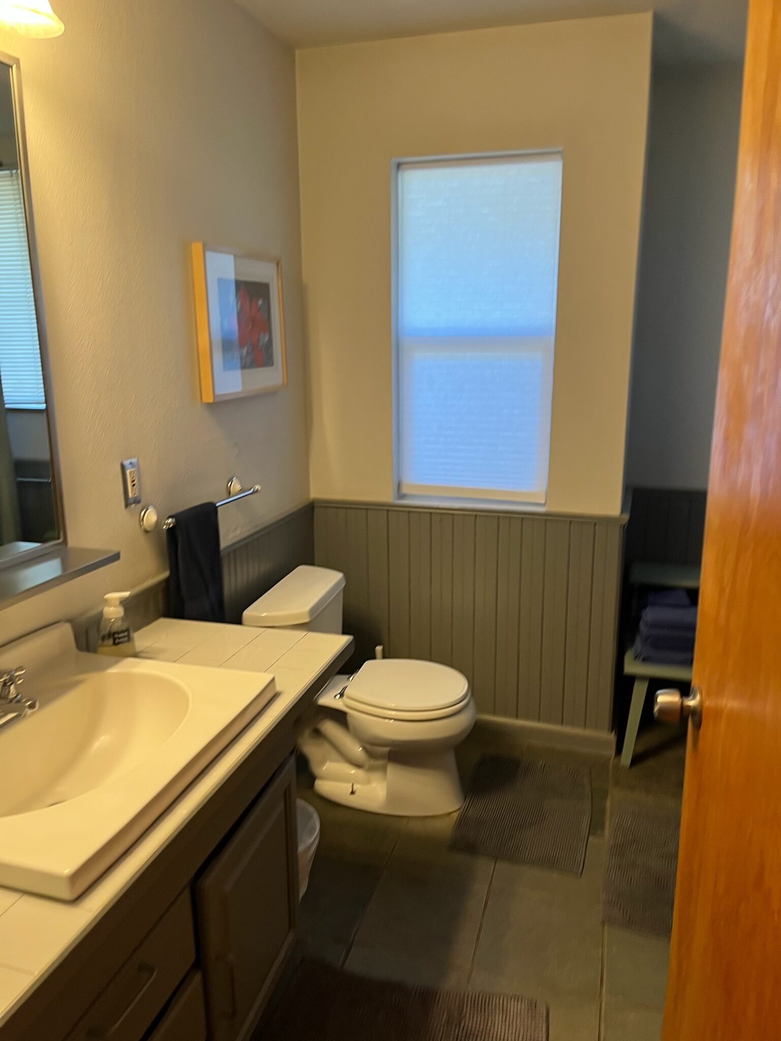 Furnished home in central Hood River