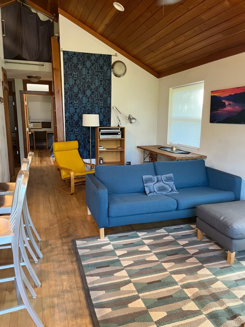 Furnished home in central Hood River
