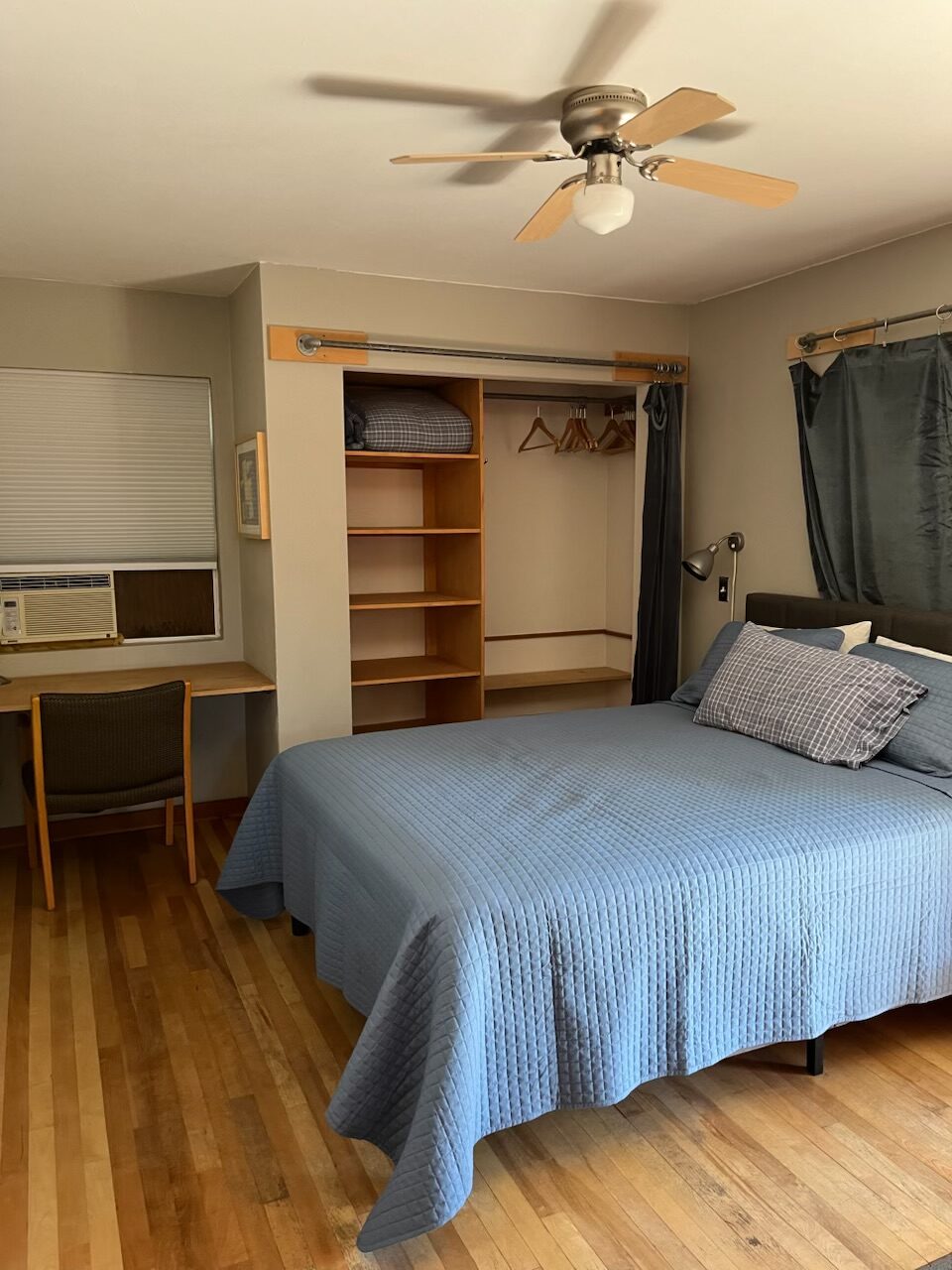 Furnished home in central Hood River