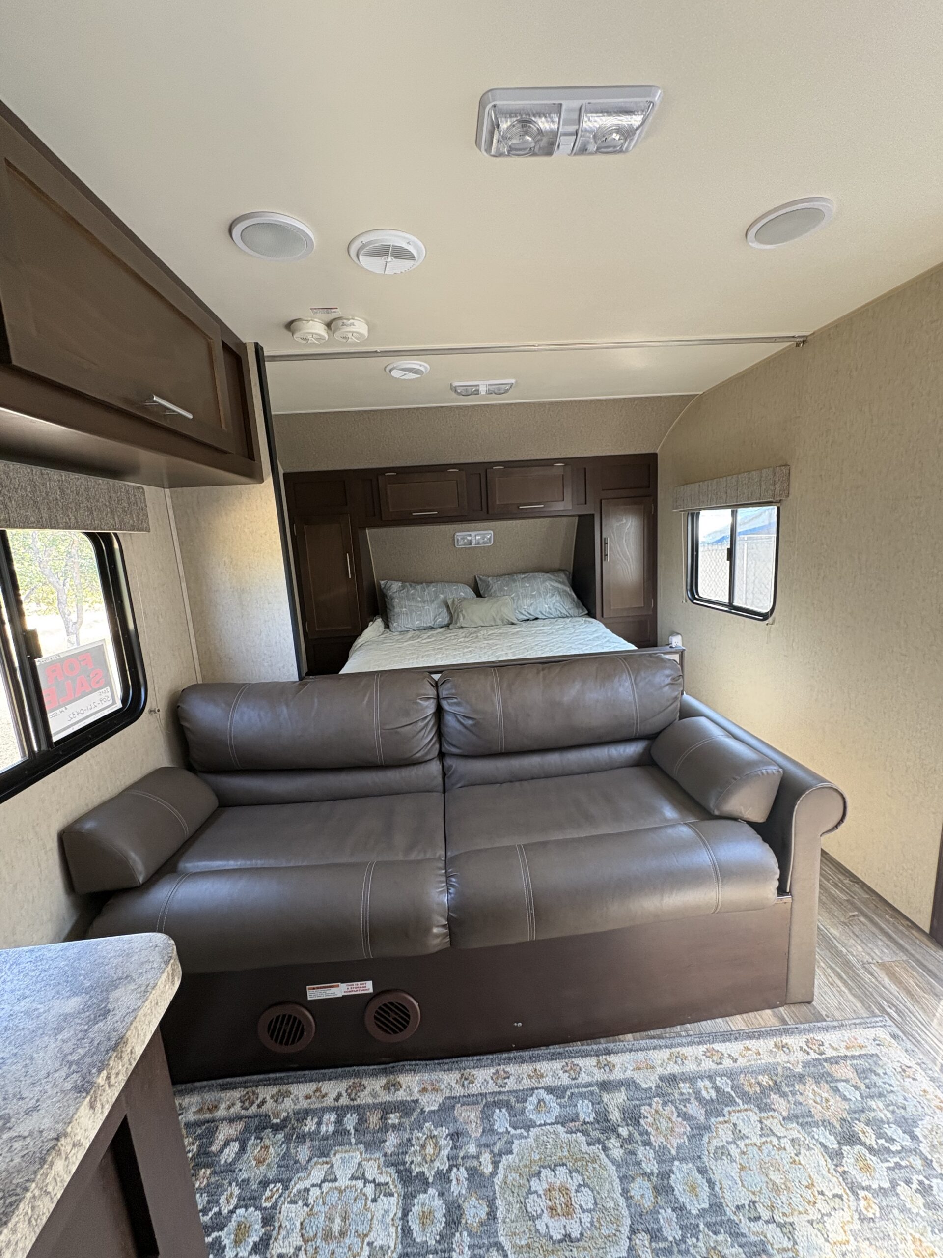 2015 Forest River RV 23″ Travel Trailer+New Generator