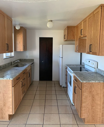 three-bedroom, one-bath hood river house