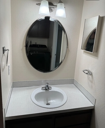 three-bedroom, one-bath hood river house