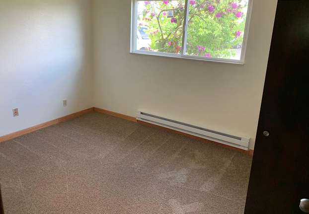 three-bedroom, one-bath hood river house