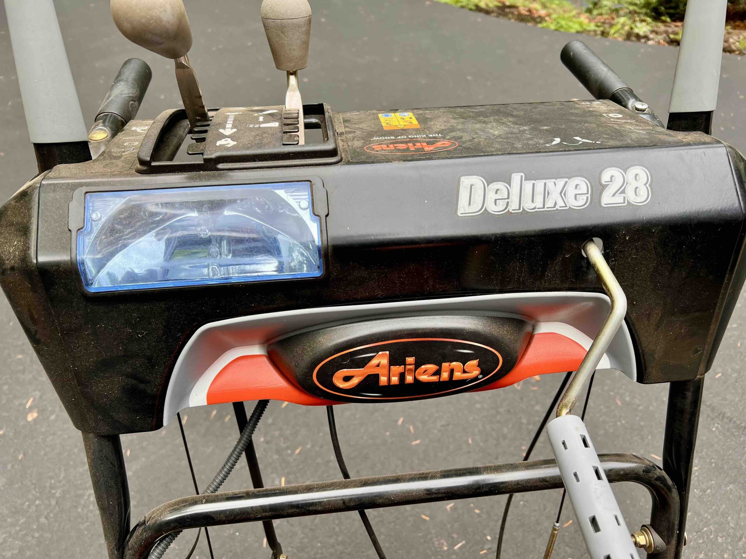 Ariens Deluxe 28 Snowblower